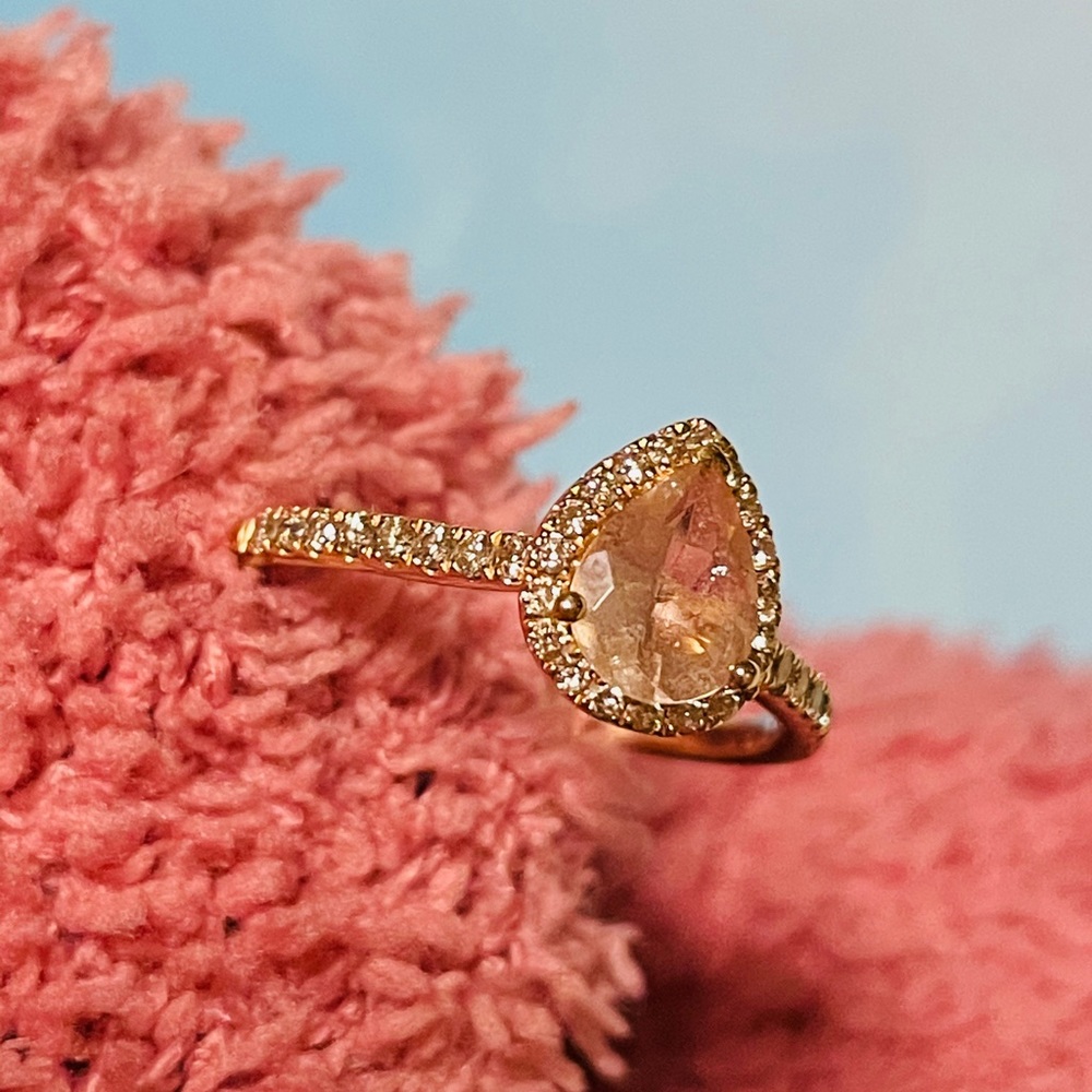 Le Vian pear cut/peach diamond 14KT ring